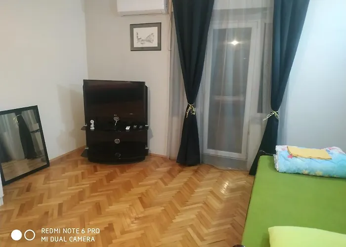 Old Town Apartment *